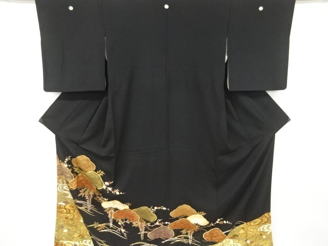 リサイクル　松・楓・藤模様刺繍留袖(比翼付き)